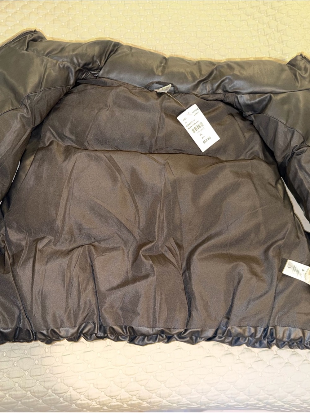 “Double Zero” brand Black Puffer Vest Jacket - Picture 3 of 3